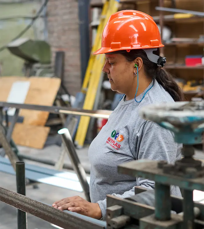 Mujer en su puesto de trabajo